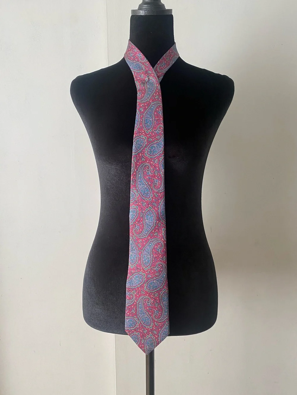 Men’s Pink Paisley Silk Tie